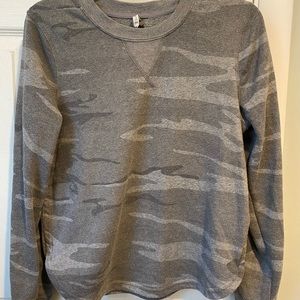 Super cozy Z-supply camo sweatshirt